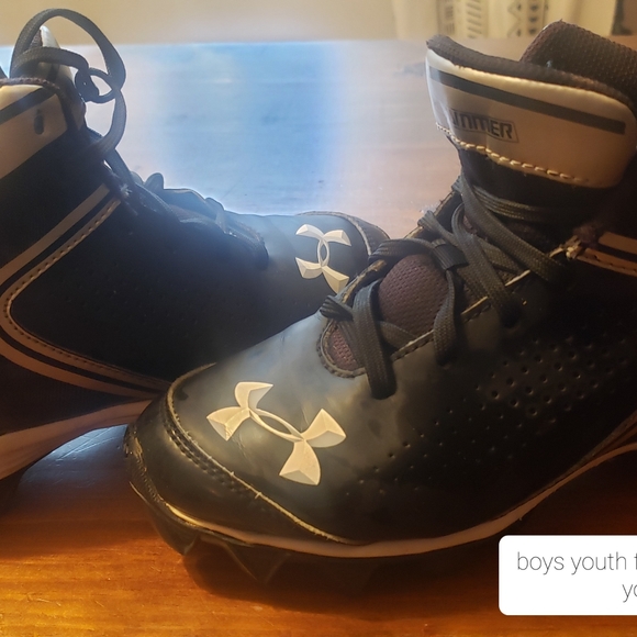 Under Armour football cleats - Picture 1 of 2